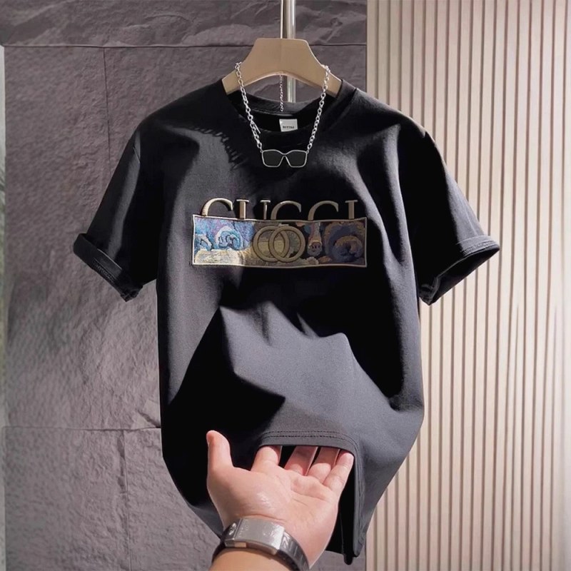 Gucci Black T-Shirt in Casual Streetwear Style Review: Louping the Chest Print on a $7.31 Cotton Crewneck
